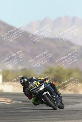 media/Oct-30-2025-Racers Edge (Thu) [[dabbdaf680]]/3-B Group/Session 2 (Turn 14)/